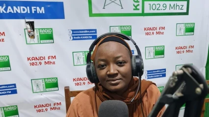 REÇUE SUR LES ANTENNES DE KANDI FM : Bachiratou Issiako donne des techniques de lutte contre les infox