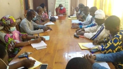 COMMUNE DE PARAKOU :  Le maire Aboubakar Yaya échange avec son personnel administratif