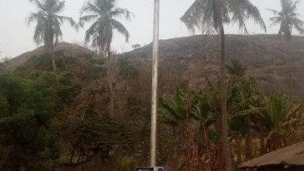 ÉLECTRIFICATION RURALE DANS LES COLLINES : La Fondation Terrien.nes apporte de la lumière dans plusieurs localités