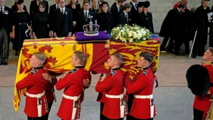 ROYAUME-UNI : La reine Elizabeth II conduite à sa dernière demeure