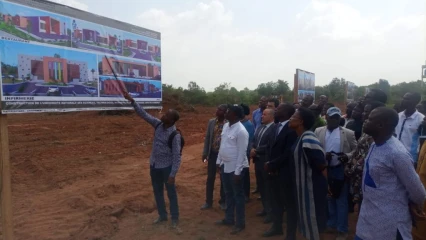 ENSEIGNEMENT SUPÉRIEUR/CONSTRUCTION DES INFRASTRUCTURES DE L&rsquo;UNSTIM D&rsquo;ABOMEY : La ministre Eléonore Yayi remet le site à l&rsquo;entreprise