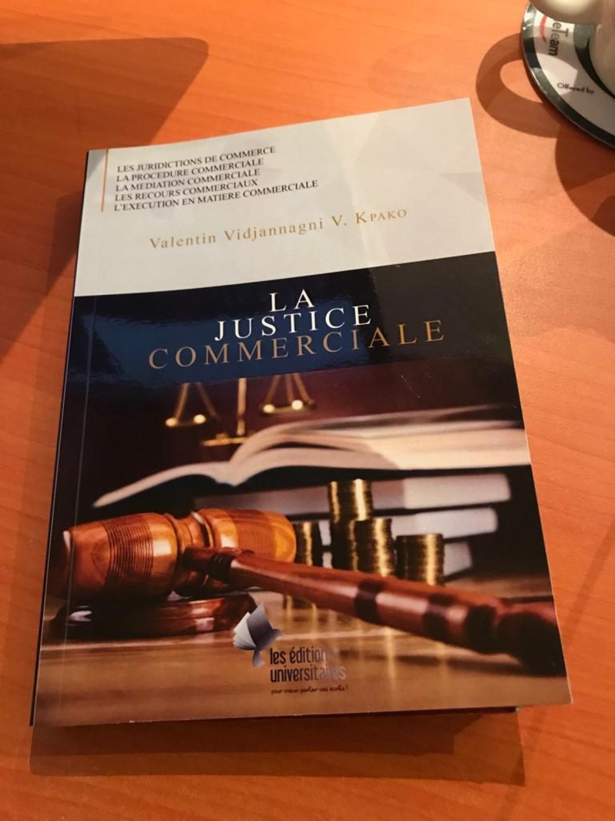 LANCEMENT OFFICIEL DU LIVRE INTITULÉ « LA JUSTICE COMMERCIALE » : Valentin Kpako rapproche les commerçants du droit