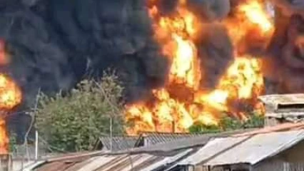 INCENDIE DANS UN DÉPÔT D’ESSENCE DE CONTREBANDE À SÈMÈ-KRAKÉ : Le gouvernement s’explique ce jour . 34 décès, des blessés et dégâts matériels avaient été enregistrés