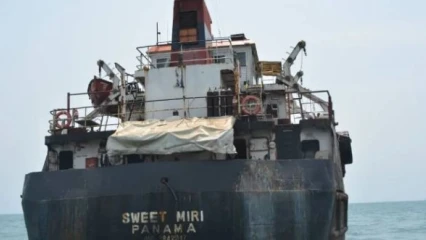 EN PARTANCE POUR LE BÉNIN   :   Un navire transportant du carburant volé intercepté au nigériane