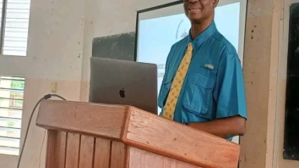 ÉVALUATION DES ENSEIGNANTS DU SUPÉRIEUR PAR LES ÉTUDIANTS AU BÉNIN : L’avis du Professeur Brice Sinsin