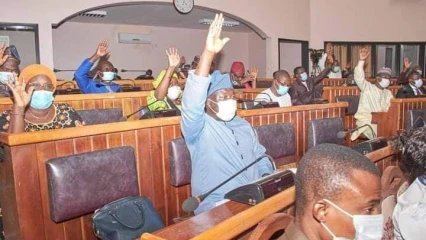 ASSEMBLÉE NATIONALE :  Le budget général de l&rsquo;Etat 2020 remanié adopté  . Voir les raisons de la hausse de plus de 180 milliards de francs