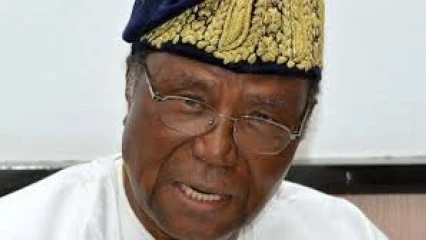 POLÉMIQUE ENTRE RESPONSABLES INFLUENTS DE LA RÉSISTANCE DU RÉGIME ACTUEL :  Nicéphore Dieudonné Soglo en parle