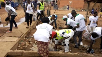 ECO FOOTING A PARAKOU : L’Ong Adécom pour un environnement sans sachet