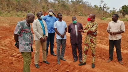 OUASSA-PEHUNCO/GERBAGE DE SABLE POUR LA PRODUCTION DE BRIQUES : Le maire Koto Orou Maré constate l’évolution des travaux sur le site