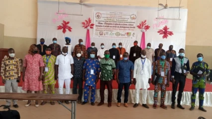 1ER COLLOQUE SCIENTIFIQUE INTERNATIONAL DE LA FLASH-UP : Le Doyen Paulin Dossou satisfait de l&rsquo;organisation