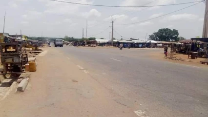 NIKKI : Un enfant de deux ans environ se noie dans une jarre