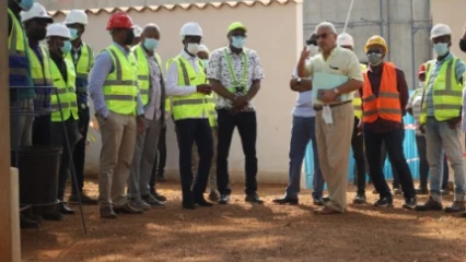 RECONSTRUCTION DE LA CITE HISTORIQUE DE OUIDAH :  Abimbola et Tonato  constatent l’évolution des travaux