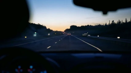 CIRCULATION SANS PHARE LA NUIT : Une pratique dangereuse, source d&rsquo;accidents . Le Cnsr et la police républicaine pour changer les comportements