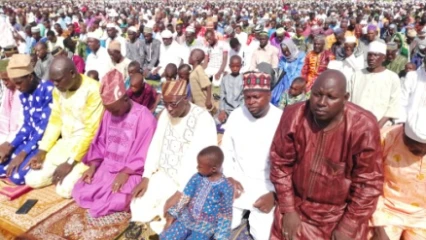 CÉLÉBRATION DE L’AÏD-EL-FITR À PÉHUNCO : Le maire Orou Maré a prié pour la sécurité au Bénin