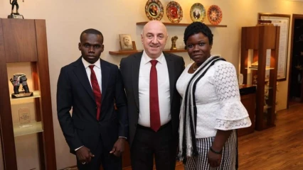 VISITE DU MAIRE ET DE LA S.E EN TURQUIE : La grosse moisson de Bani Chabi et Ida Tossou 