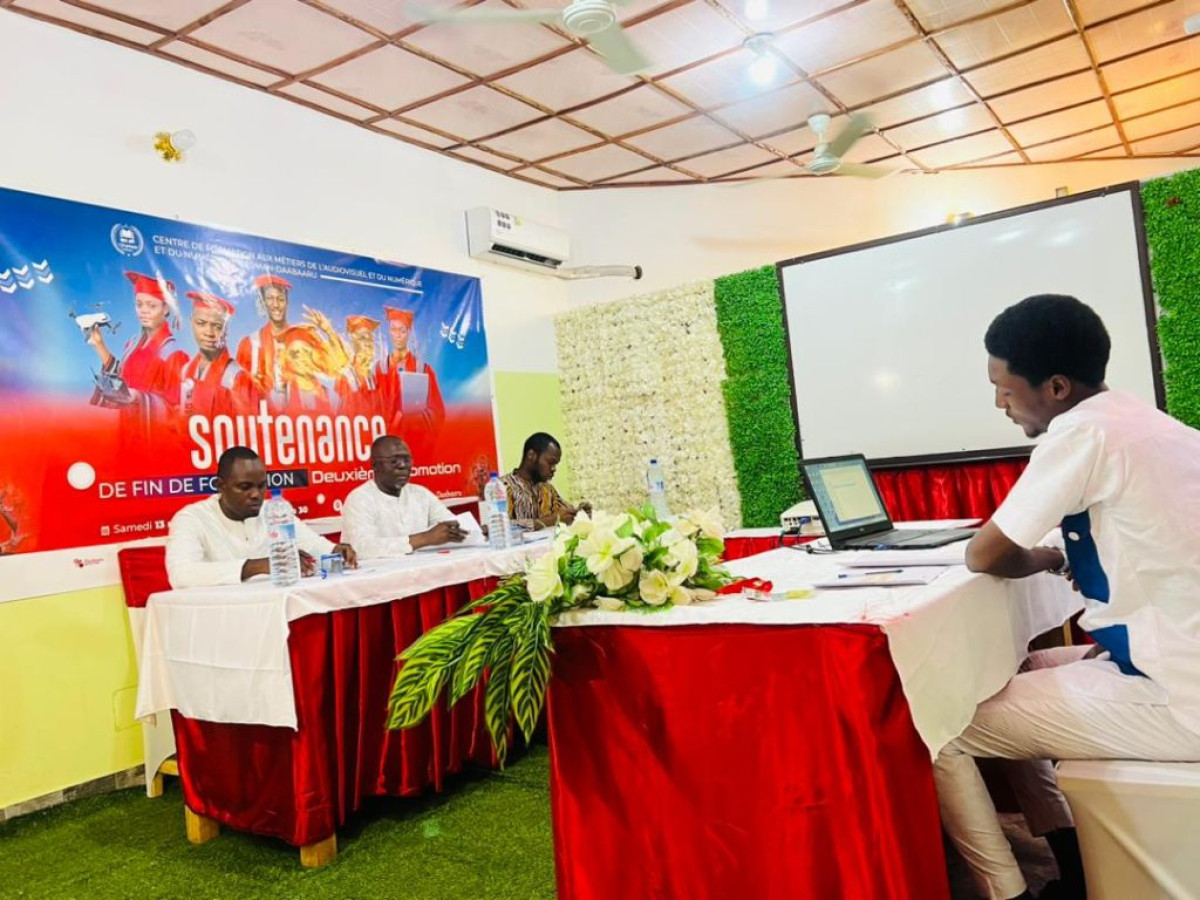 MÉTIERS DE L&rsquo;AUDIOVISUEL ET DU NUMÉRIQUE A PARAKOU : Les étudiants de la 2ème promotion du Cfoman-Daabaaru ont soutenu avec succès . Barnabas Orou Kouman satisfait de la qualité des productions