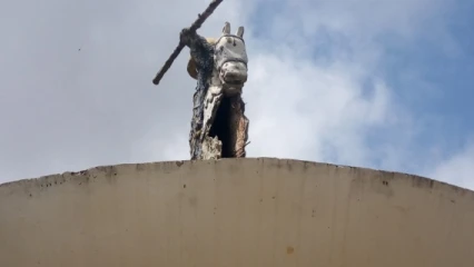 PARAKOU : Alerte, la statue de Bio Guerra s’écroule !