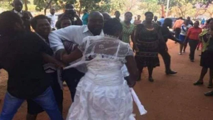 À CAUSE DE LA NOURRITURE  : Elle giffle sa belle-mère lors de la réception de son mariage