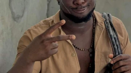 BÉNIN : L’humoriste « Oyono » révolté contre un homosexuel qui lui déclare sa flamme