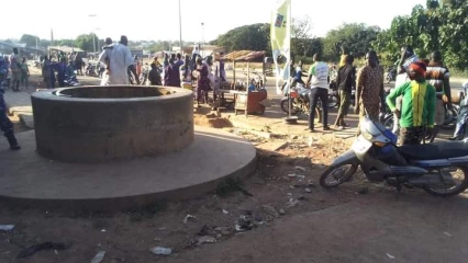 DÉCOUVERTE MACABRE À NIKKI : Le corps en putréfaction d’un homme repêché dans un puits