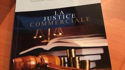 LANCEMENT OFFICIEL DU LIVRE INTITULÉ « LA JUSTICE COMMERCIALE » : Valentin Kpako rapproche les commerçants du droit