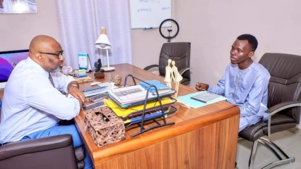 À TRAVERS UNE CAGNOTTE HEBDOMADAIRE DE 150 000F : Richard Boni Ouorou soutient des jeunes entrepreneurs béninois 