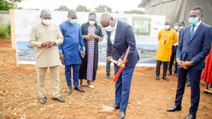 CONSTRUCTION DU LABORATOIRE NATIONAL DE CONTROLE DE QUALITE DES PRODUITS DE SANTE ET D&rsquo;EAU AU BENIN : Les ministres Hounkpatin et Tonato ont lancé les travaux