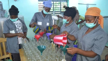 PRODUCTION DES JUS DE FRUITS À LA FERME KDK : Des stagiaires de la Fondation Claudine Talon outillées