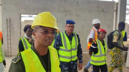 CONSTRUCTION DU NOUVEAU MARCHÉ DE GUEMA À PARAKOU : Le Préfet Mama Cissé constate l&rsquo;évolution des travaux 