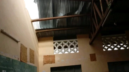CONSÉQUENCES DES DERNIERES PLUIES À PARAKOU ; Plusieurs salles de classes décoiffées et écroulées