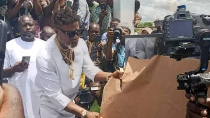 20 ANS APRÈS SON FUNESTE CONCERT AU BÉNIN : Koffi Olomide rend hommage aux disparus à travers une messe