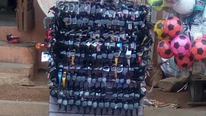 USAGE DES LUNETTES NON PRESCRITES  :  De la quête de la mode à la perte de vue