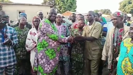 TCHAOUROU/APRÈS LES MANŒUVRES DE DÉSTABILISATION : Les élus locaux des 12 villages de Bétérou réaffirment leur appartenance au Br   . Voici leur démenti formel d’une quelconque appartenance à l’Up le Renouveau