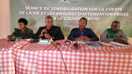 TOURNÉE DE SENSIBILISATION DU GOUVERNEMENT SUR LA CHERTÉ DE LA VIE : À Péhunco, Yves Chabi Kouaro et sa suite ont convaincu les populations