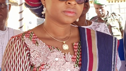 20E ANNIVERSAIRE DE LA RADIO DEEMAN FM : Aurélie Adam Soulé fait don de 2 ordinateurs à la station