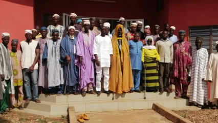 BITUMAGE DE LA ROUTE DJOUGOU-PEHUNCO-KEROU-BANIKOARA : Le roi Touko Sari II chez le maire Koto Orou Maré