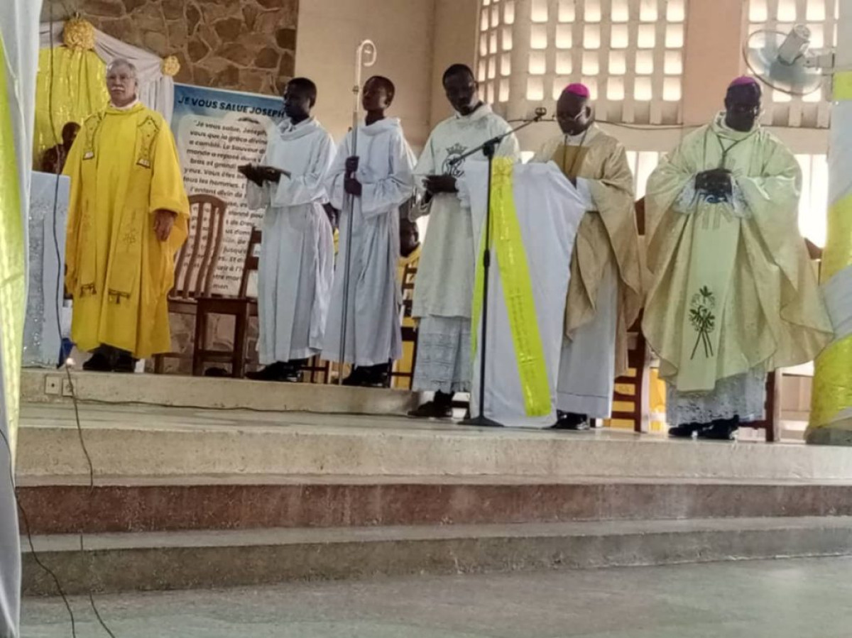 PARAKOU/POUR SES 25 ANS DE VIE SACERDOTALE : Le sanctuaire eucharistique a célébré son jubilé d’argent