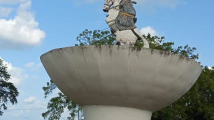 ETAT DE DEGRADATION  DE LA STATUE DE BIO GUERRA A PARAKOU : Un an après l’alerte, toujours le statu quo ! . Zimé Chabi, Toko, Gbadamassi, Adambi, Talata et consorts interpellés