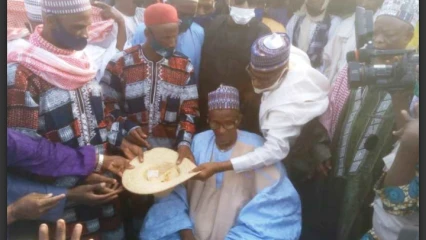 CHEFFERIE TRADITIONNELLE : Le nouveau roi de la communauté Peulh de Parakou intronisé