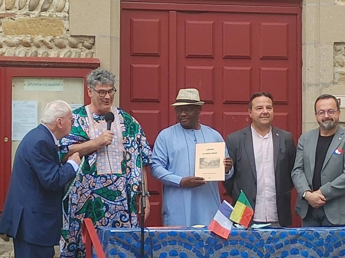 PARTENARIAT DÉCENTRALISÉ : Le maire d&rsquo;Adjarra signe une convention avec la commune de Jarcieu en France