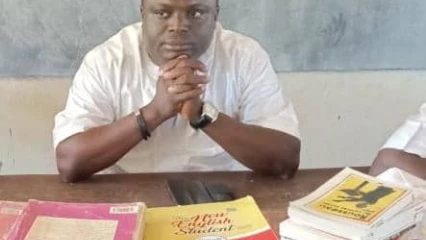 Pour une éducation inclusive: Dr Azizou Boni Sabi Yo offre des livres au Ceg Guilmaro