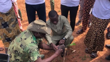 CÉLÉBRATION DE LA JOURNÉE DE L&rsquo;ARBRE À KALALÉ : La mairie et l&rsquo;Ong Faaba Mem s&rsquo;engagent pour une commune verte . Le Projet Pajeeb lancé