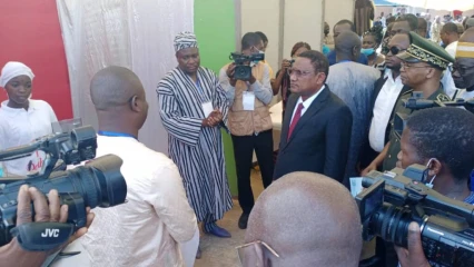 SALON INTERNATIONAL DE LA RADIO ET DU NUMÉRIQUE À PARAKOU :  Barnabas Orou Kouman présente le groupe de presse Daabaaru  . Le Président de la Haac et les invités séduits