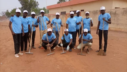 CAMPAGNE DE SALUBRITÉ DANS LE CADRE DE LA FÊTE DU TRAVAIL À MATÉRI : Les agents de Dedras Ong aménagent le Centre de Santé communale