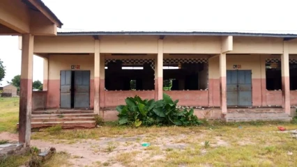 DESTRUCTION DES INFRASTRUCTURES SCOLAIRES À SEGBANA : Quand l’ignorance se transforme en incivisme