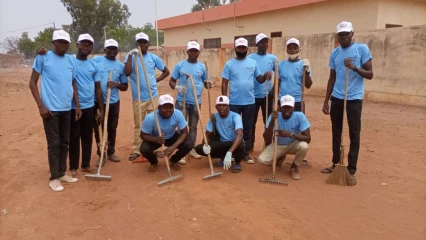 CAMPAGNE DE SALUBRITÉ DANS LE CADRE DE LA FÊTE DU TRAVAIL À MATÉRI : Les agents de Dedras Ong aménagent le Centre de Santé communale