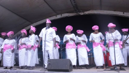 1ER ALBUM DE LA CHORALE « LA VOIX DES ANGES SAINT MICHEL » DE COPARGO :/Le disque vendu à 900.000 F cfa . Pari gagné pour le parrain Armel Hennou