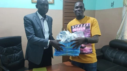 SOUTIEN AU GROUPE DE PRESSE DAABAARU À L&rsquo;OCCASION DE SON CINQUIÈME ANNIVERSAIRE : Le Ca3 Chabi Mama Ibrahim offre un jeu de maillots et deux ballons 