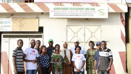 À PARAKOU DANS LE CADRE DE SON FESTIVAL SOSSI PALÈ : L&rsquo;artiste Ya-Salam visite les locaux du groupe de presse Daabaaru