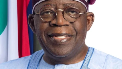STABILITÉ DU PRIX DE L’ESSENCE AU NIGÉRIA : Le Président Bola Tinubu dissipe les inquiétudes